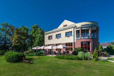April Hotel Panorama