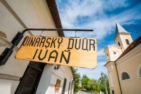 Vinařský dvůr na faře