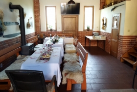 Cyklobar a penzion 100dola - restaurace